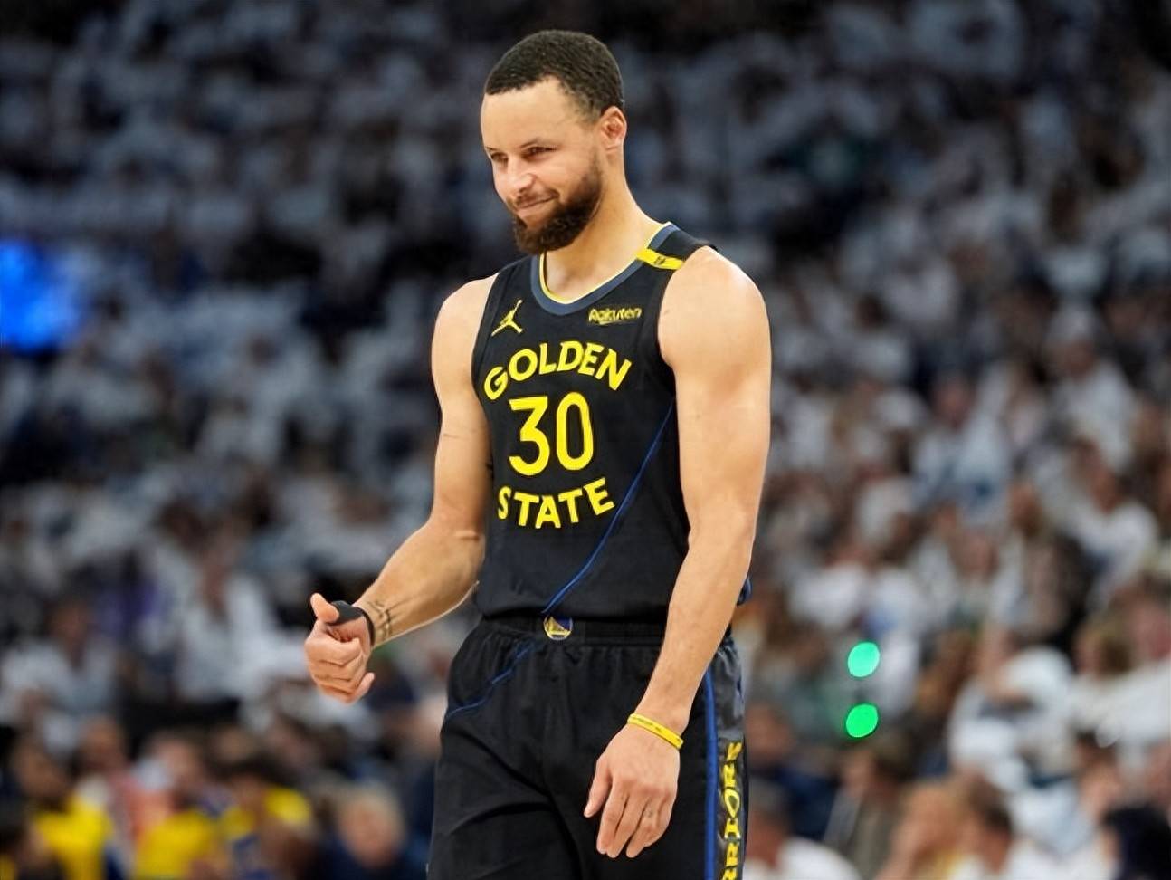 爱游戏体育勇士核心球员伤退，球队未来走势成疑，正在以及生活.