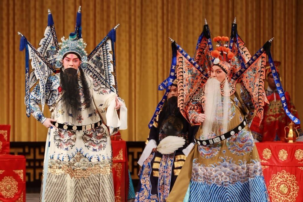 爱游戏官网穆古鲁扎重返赛场,爆冷首场状态出色,DWG观众沸腾!上演精彩一战的简单介绍