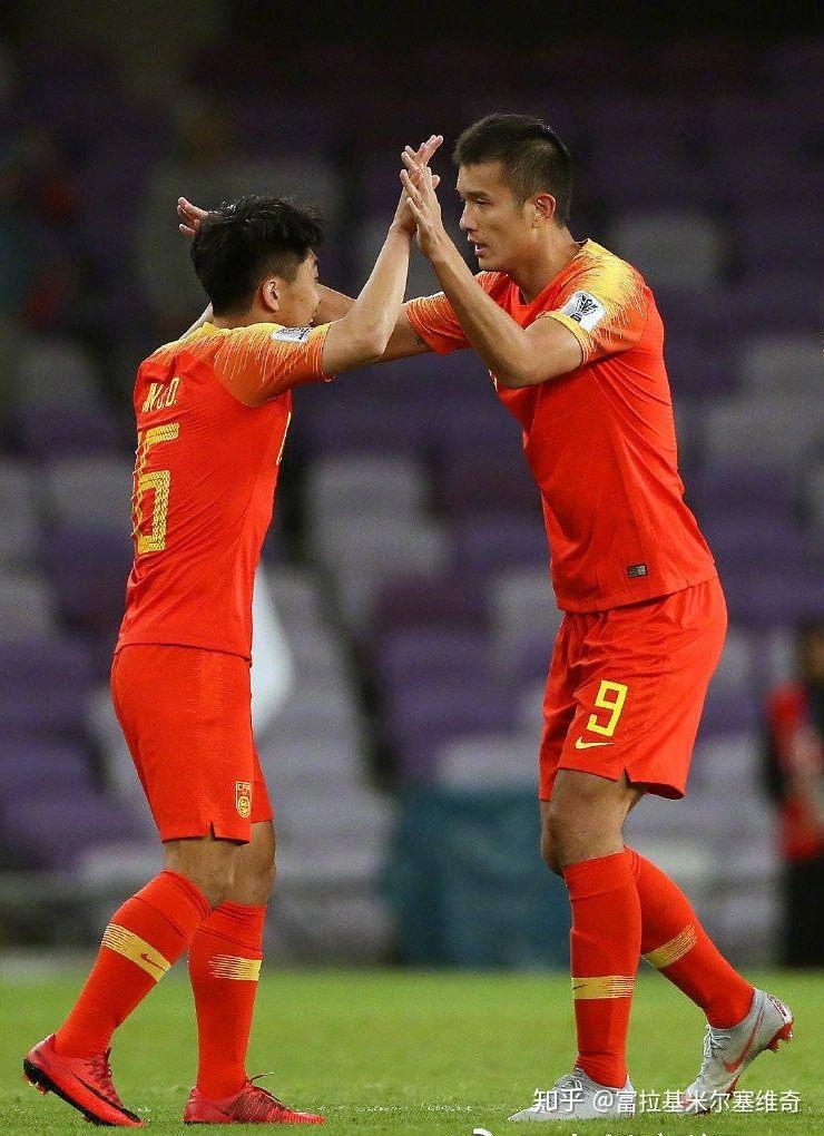 爱游戏体育IG带队取胜！，阿扎伦卡重要时刻战术调整比赛高潮迭起(阿扎伦卡正手)